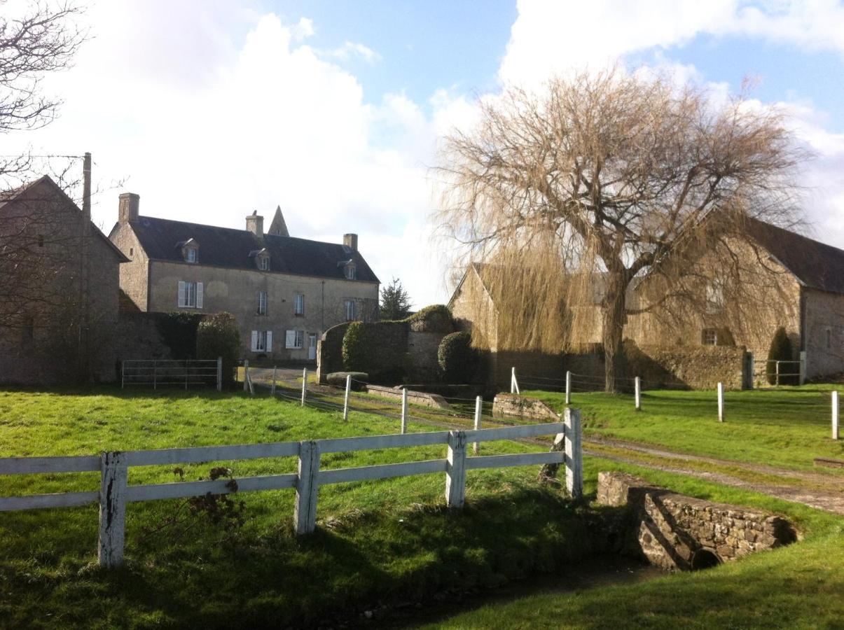 Ferme Fortifiee D Enguenard Formigny Exterior photo