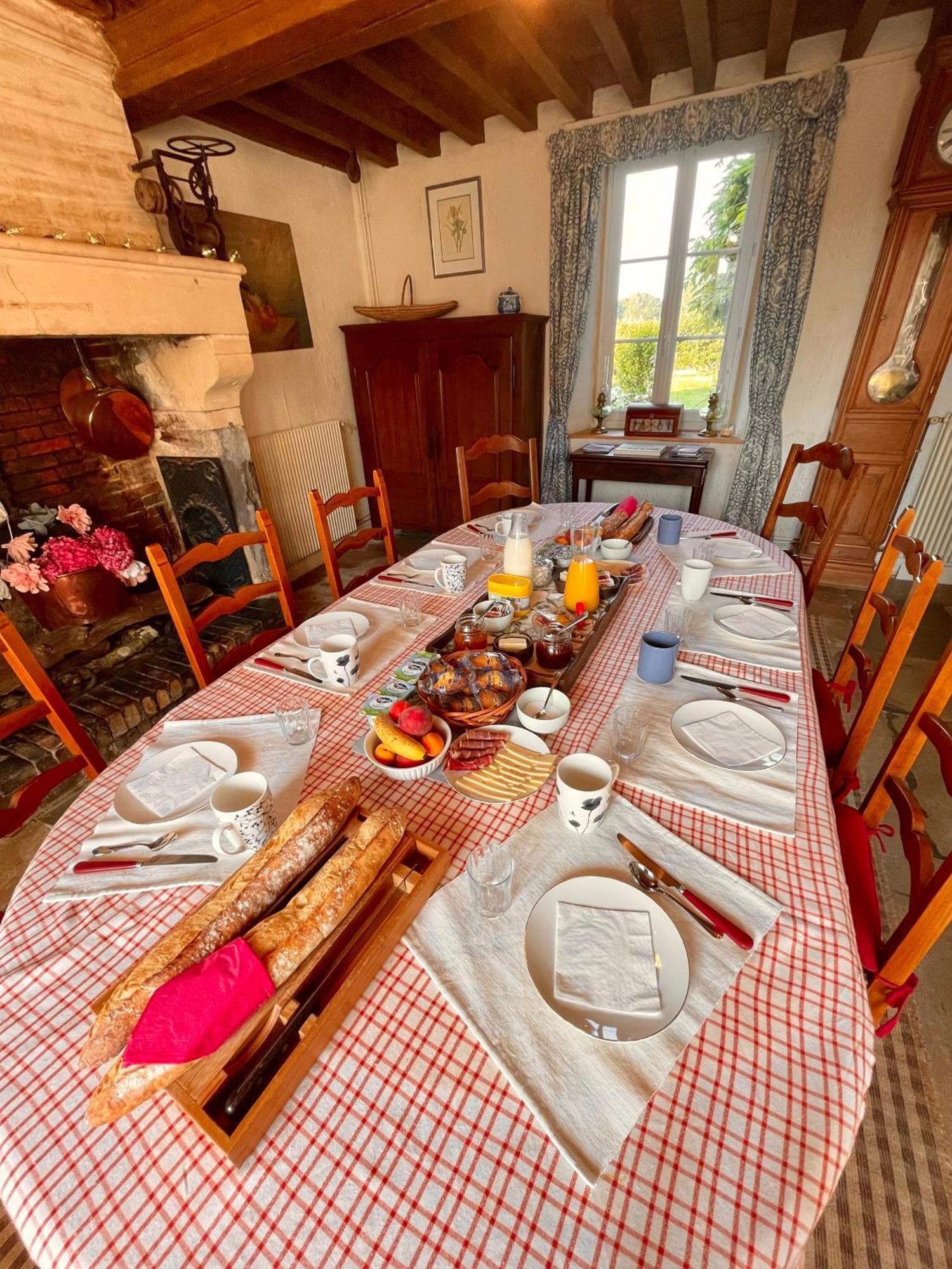 Ferme Fortifiee D Enguenard Formigny Exterior photo
